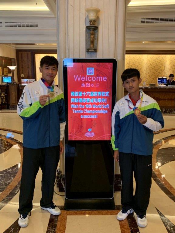(圖)2019年第16屆世界軟式網球錦標賽男子雙打金牌（左至右為余凱文及林韋傑）