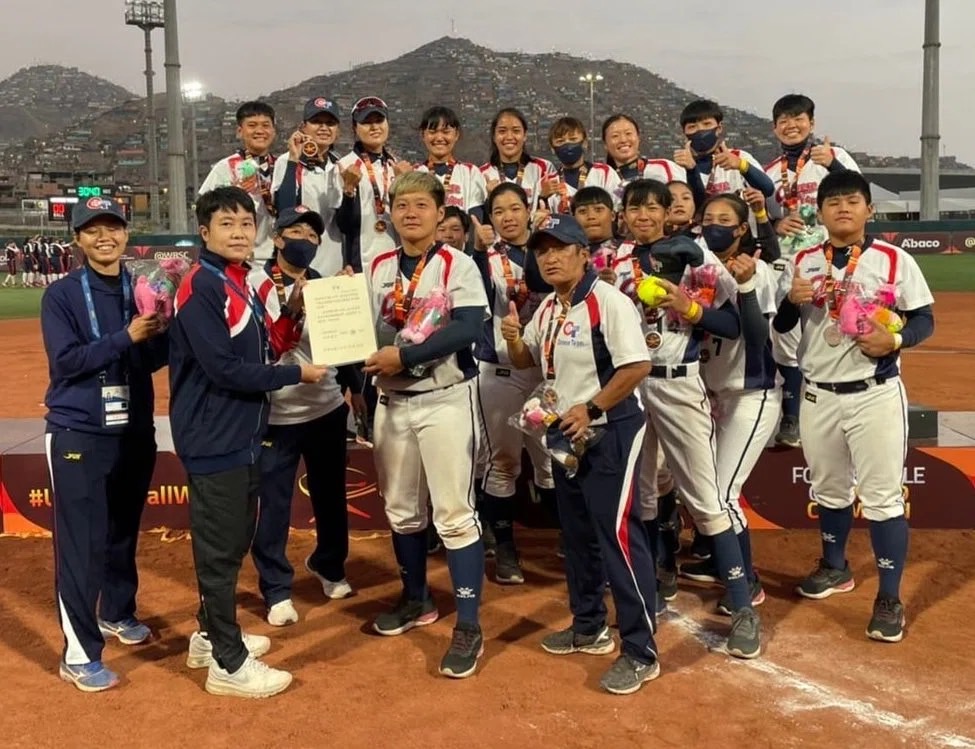 (圖)U18世界盃女子壘球代表隊接受署長賀電
