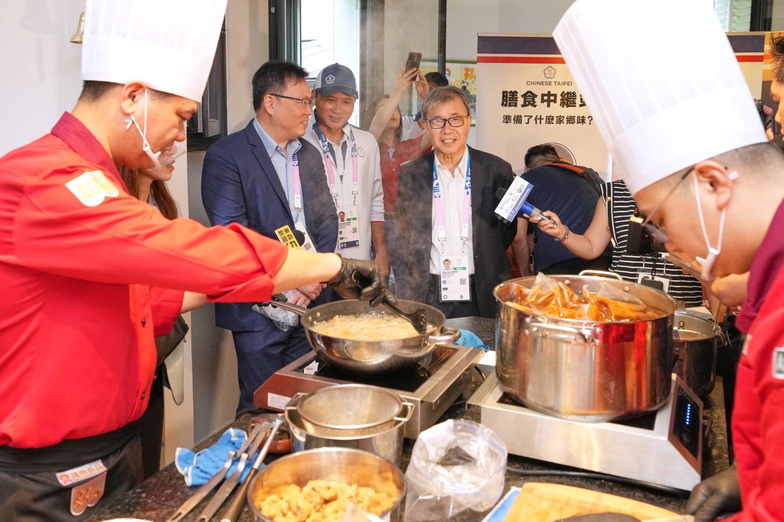 (圖)膳食中繼站烹煮道地家鄉味。