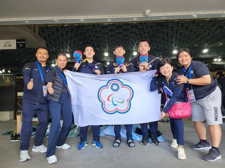 (圖)The Virtus Oceania Asia Games 2022 para swimming team take a group photo.