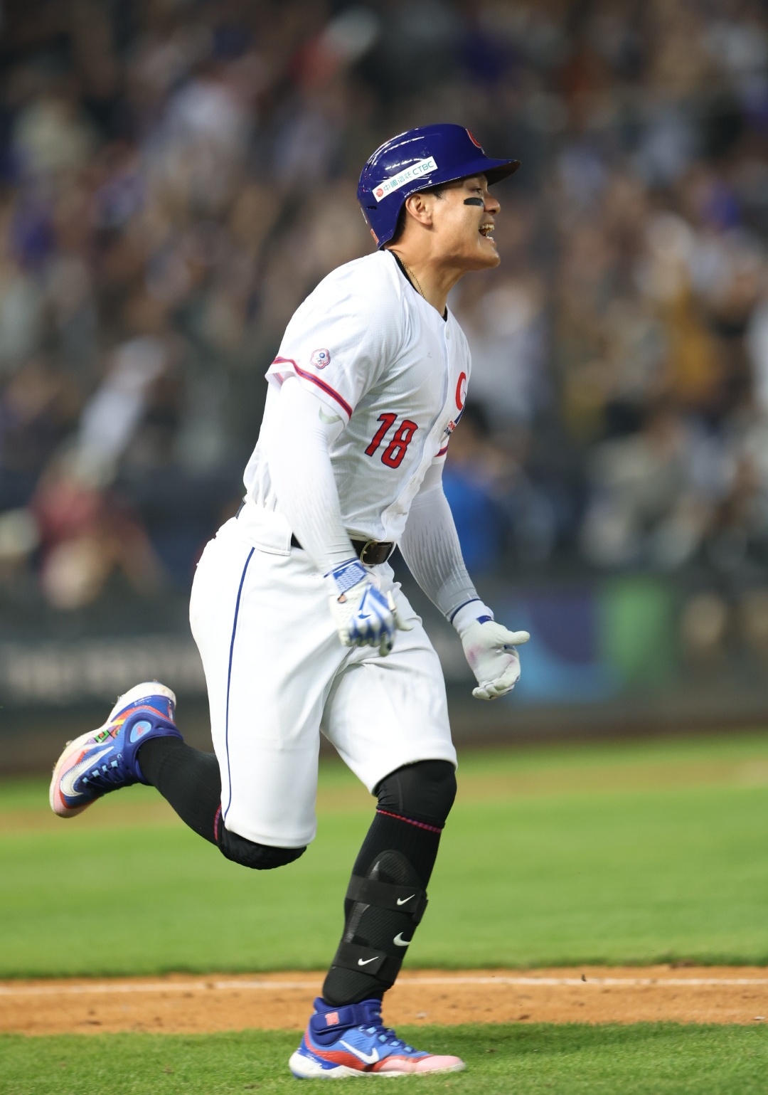 (圖)2023 World Baseball Classic opening game Chinese Taipei vs. Italy, Chang Yu-cheng hit a two-run homer to tie the game, greeted with thunder-like applause from spectators.