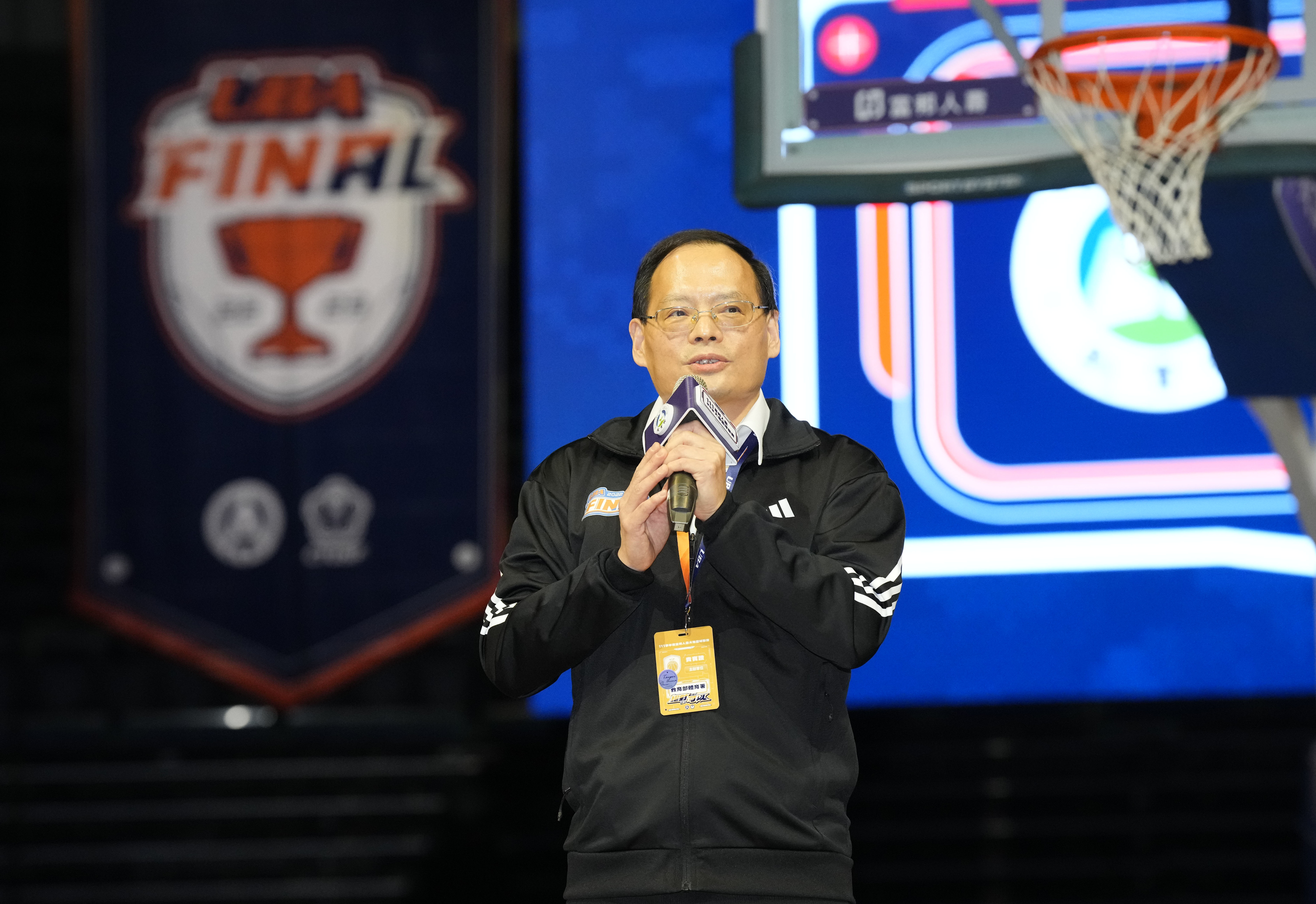 (圖)Sports Administration Chief Secretary Lu Hong-Ching attended the press conference for the final of the “2022 University Basketball Association”, in his speech he encouraged the players and invited people to cheer on the teams in the final.
