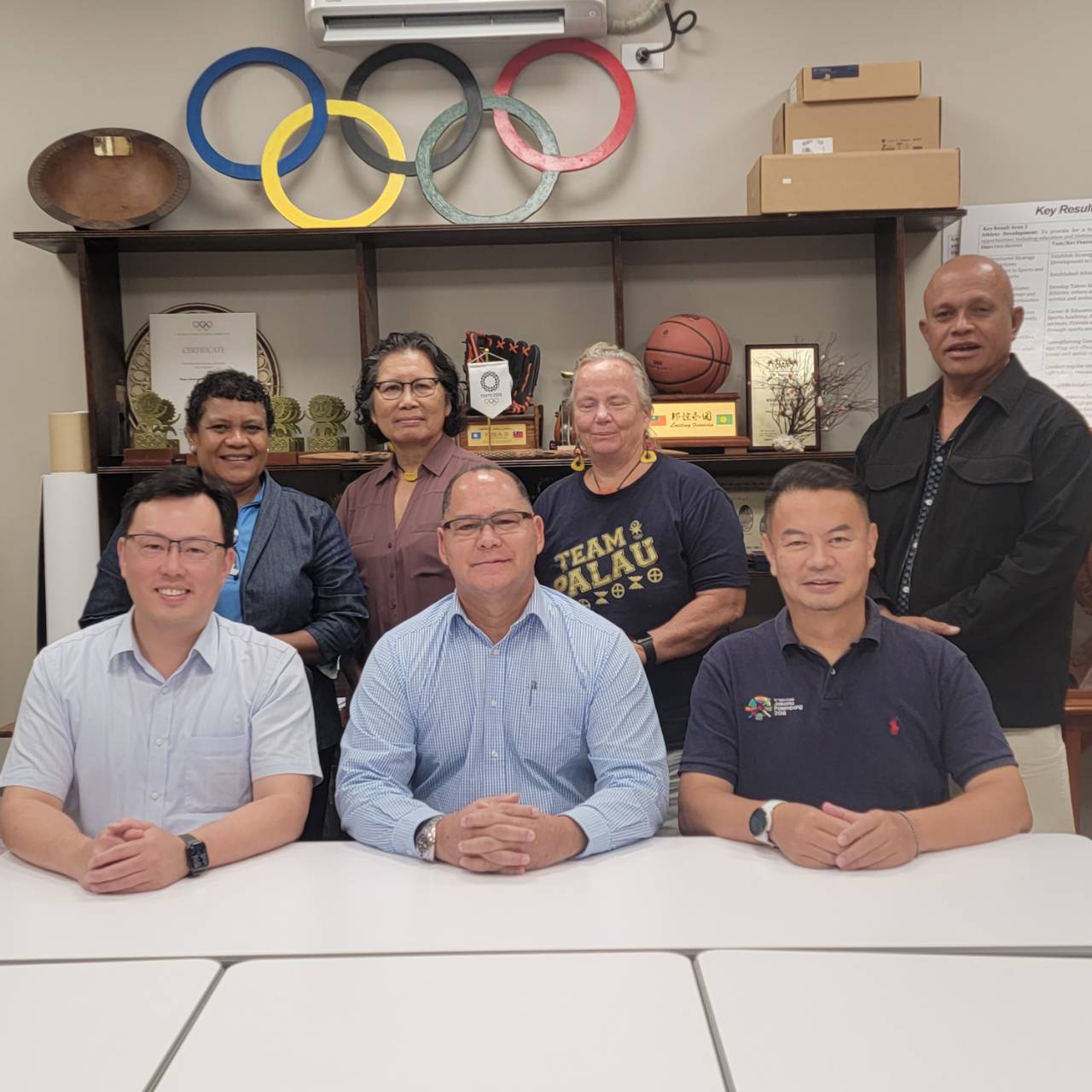 (圖)Sports Administration Director General Cheng Shih-chung (left, front row) visited President of the Palau National Olympic Committee Frank Kyota (middle, front row) and pictured with members of the Executive Committee.
