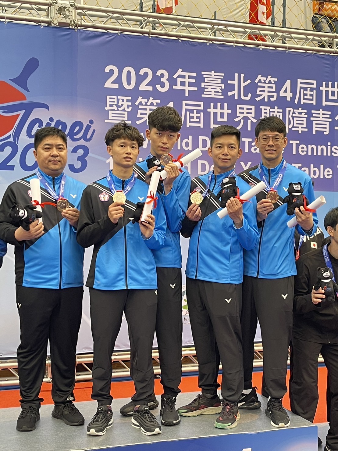 (圖)Taiwan’s men’s team took gold at the 4th World Deaf Table Tennis Championship (from left coach Hsu Chan-ming, players Wang Yi-hsiang, Lu Shih-chieh, Kuo Yueh-tung, Yang Jung-tsung).