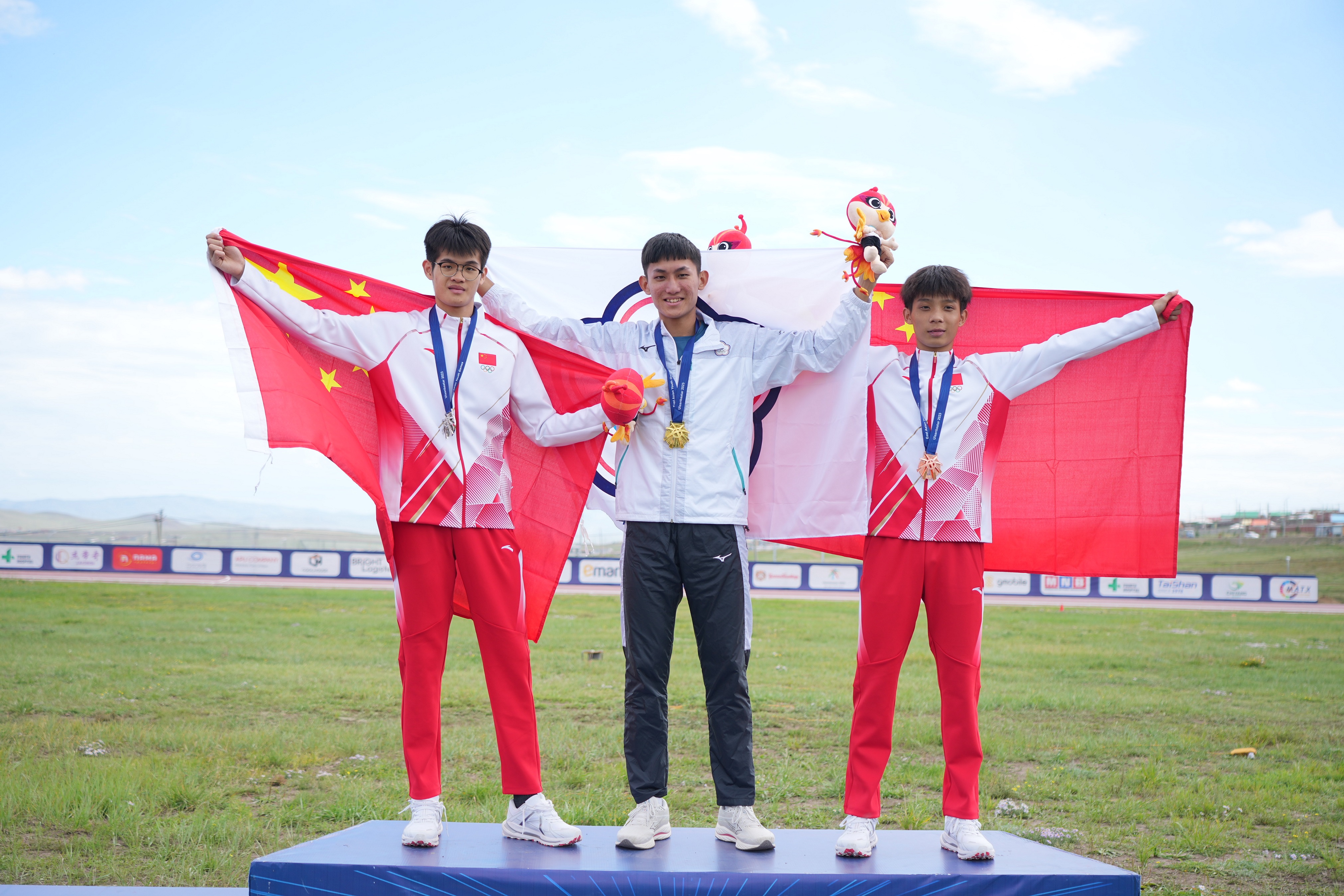 (圖)Triple-jumper Jhao Kun-siang (middle) won gold at the Ulaanbaatar 2023 East Asian Youth Games.