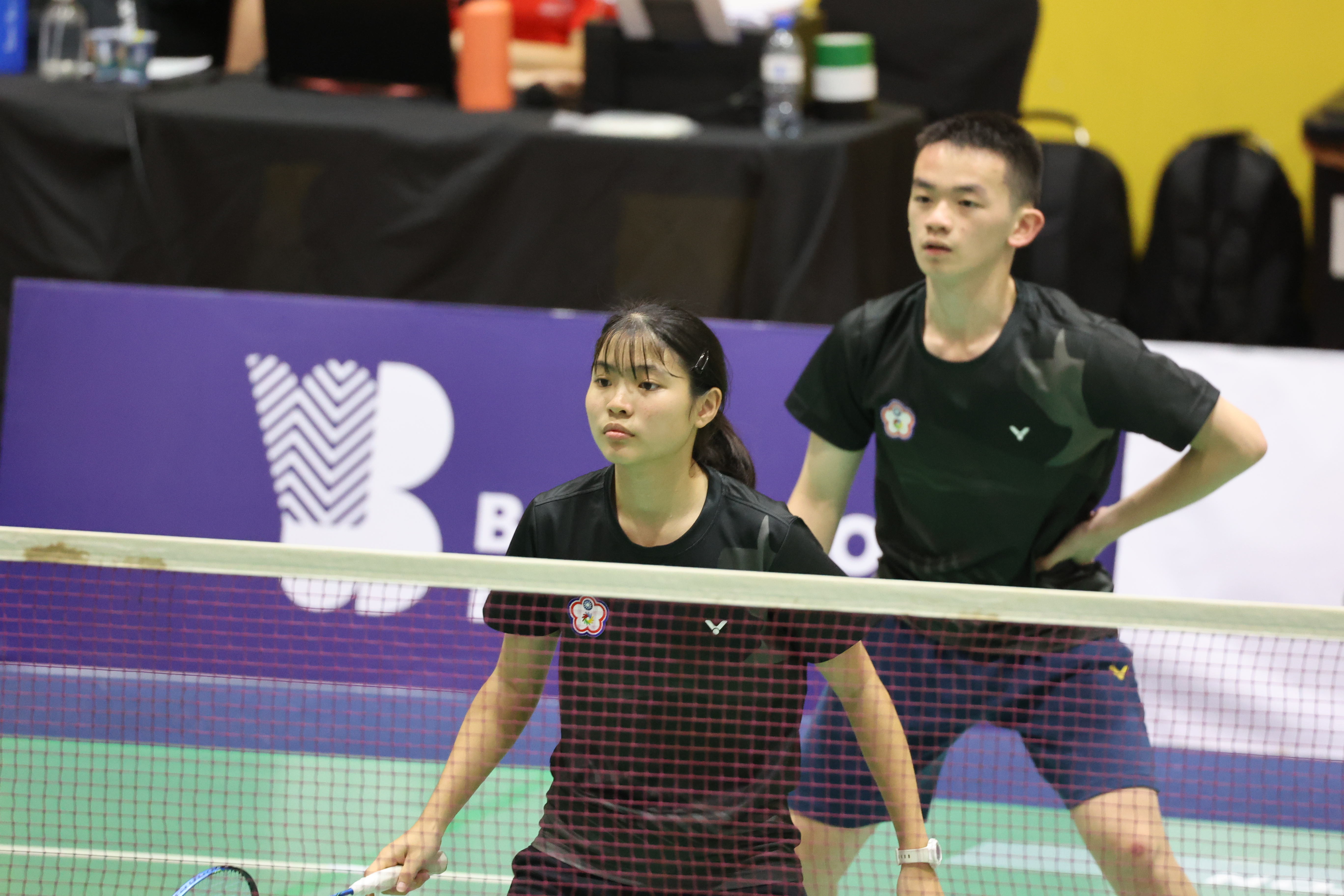 (圖)Hsiao An-yu (front) and Lin Chia-hsun (back) won gold medal in mixed doubles badminton at the World Deaf Youth Games 2024.