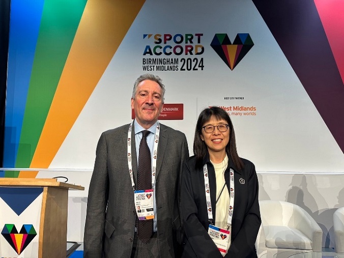 (圖)Director of the International & Cross-strait Sports Division of the SA Maggie Hsu (right) met with 2024 SportAccord Managing Director Mr. Martin Gibbs (left) during a related activity.