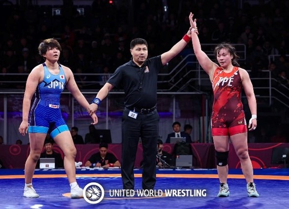 (圖)Taiwan’s Chang Hui-tsz (right) bagged a bronze medal at the 2024 Asian Wrestling Championships. (Provided by the Chinese Taipei Wrestling Association)