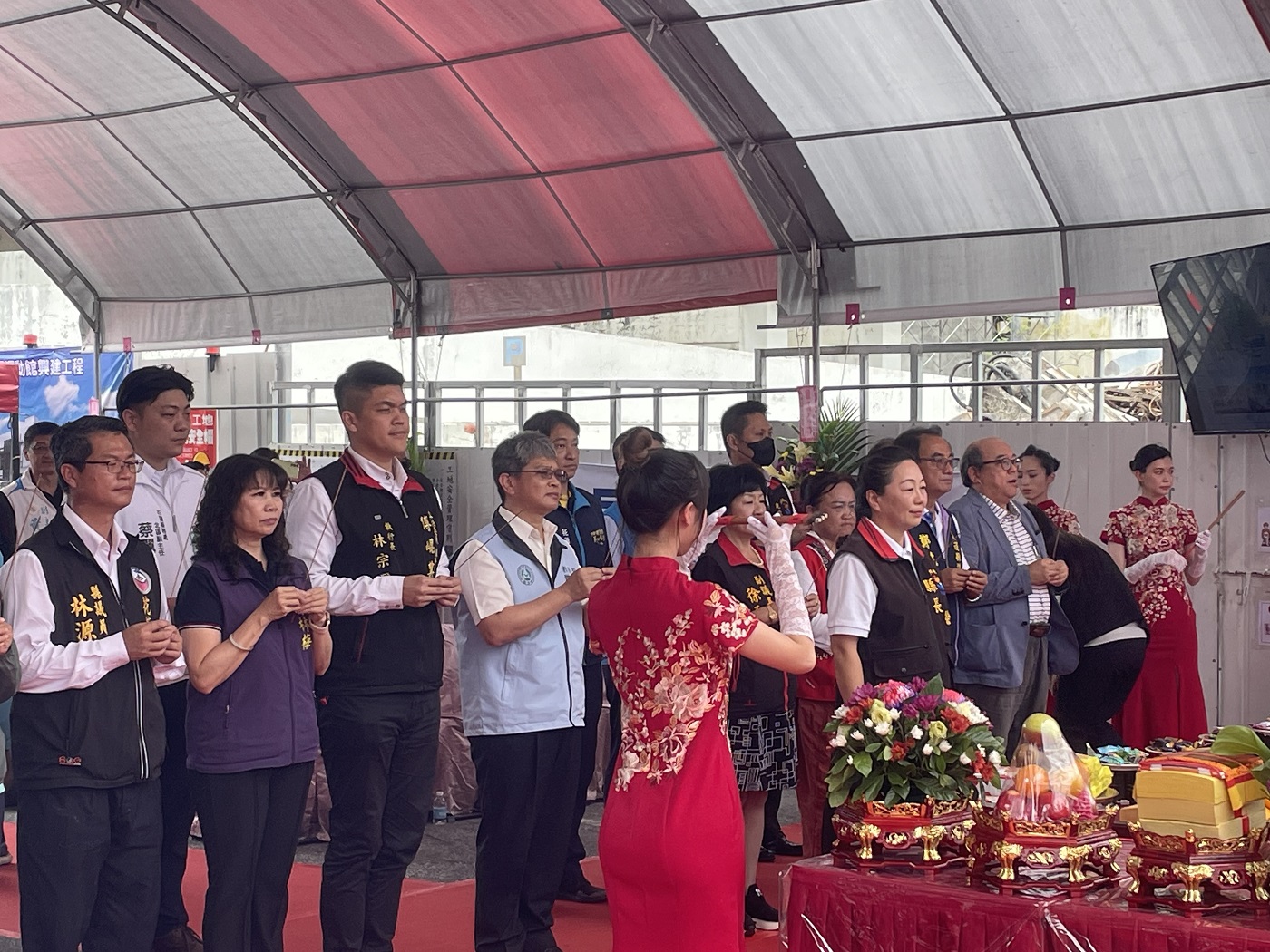 (圖)The Sports Administration continues to optimize the sports for all environment. The Hualien County Civic Sports Center held a groundbreaking ceremony on May 30. Hualien County Magistrate Hsu Chen-wei (front row, 1st from right) and SA Deputy Director-General Fang Jui-wen (second row, 4th from left) jointly attended.