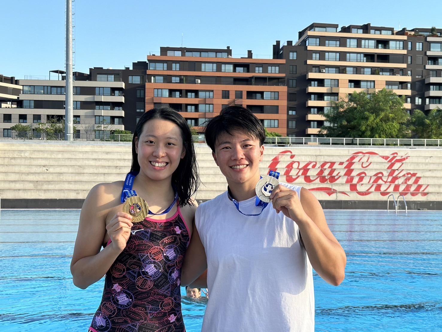 (圖)Taiwanese fin swimmers Huang Mu-chien (left) and He Pin-li won gold and silver, medals, respectively, at the CMAS 2024 World Finswimming Championships.