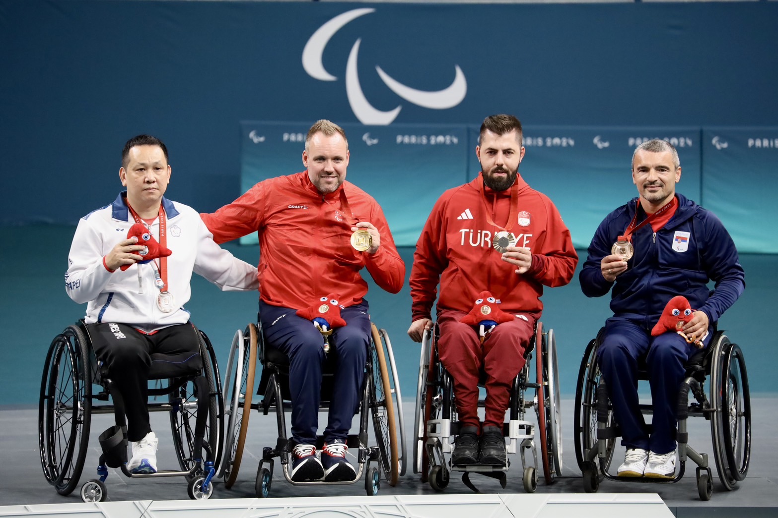 (圖)Cheng Ming-chih won a silver medal in the men’s singles table tennis in Paris.
