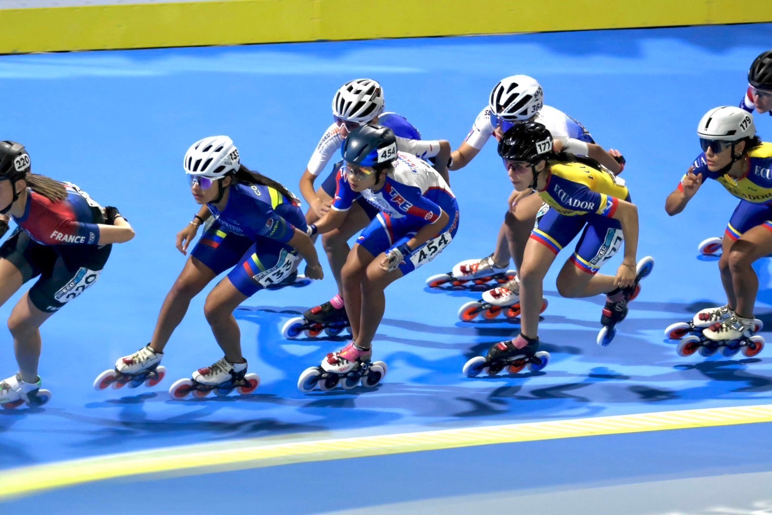 (圖)In the 5,000-meter adult women's points race at the 2024 World Skate Games, Taiwan’s Chang You-hsin won the gold medal in 7 minutes and 43 seconds after fierce competition.