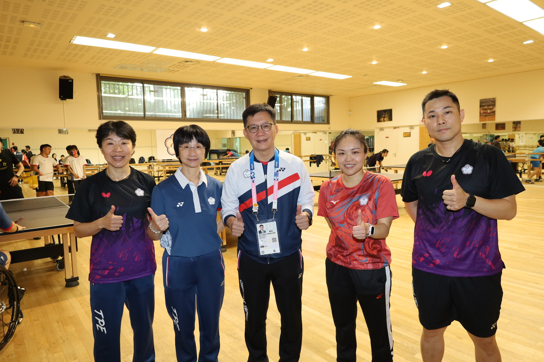 (圖)Political Deputy Minister of Education Chang Liao Wan-Chien (center) went to the National Sports Training Center to check up on preparations by the table tennis team.