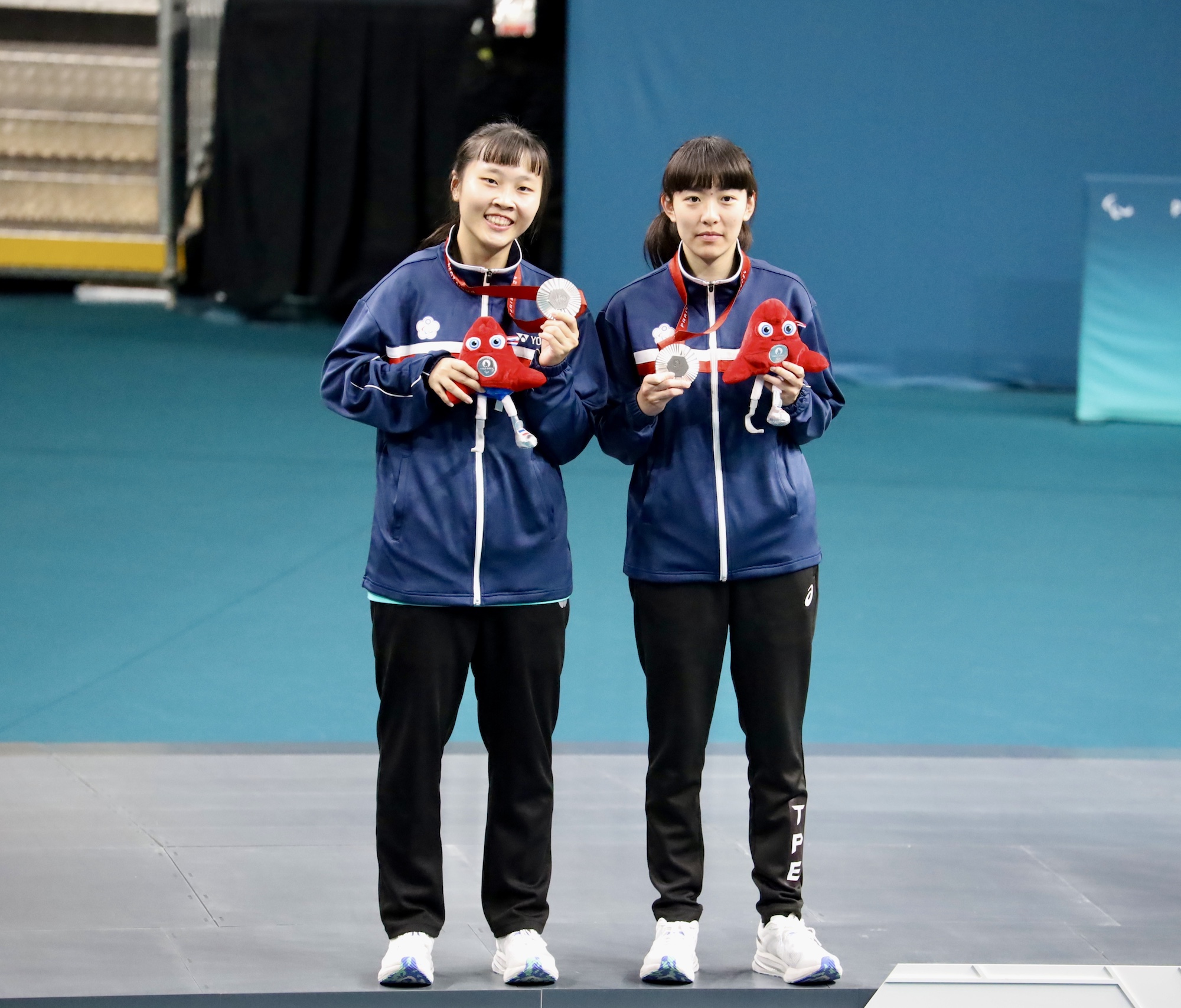 (圖)Taiwan's table tennis women's doubles WD20 combination Tian Shiau-wen (left) and Lin Tzu-yu (right) won silver medal in Paris.
