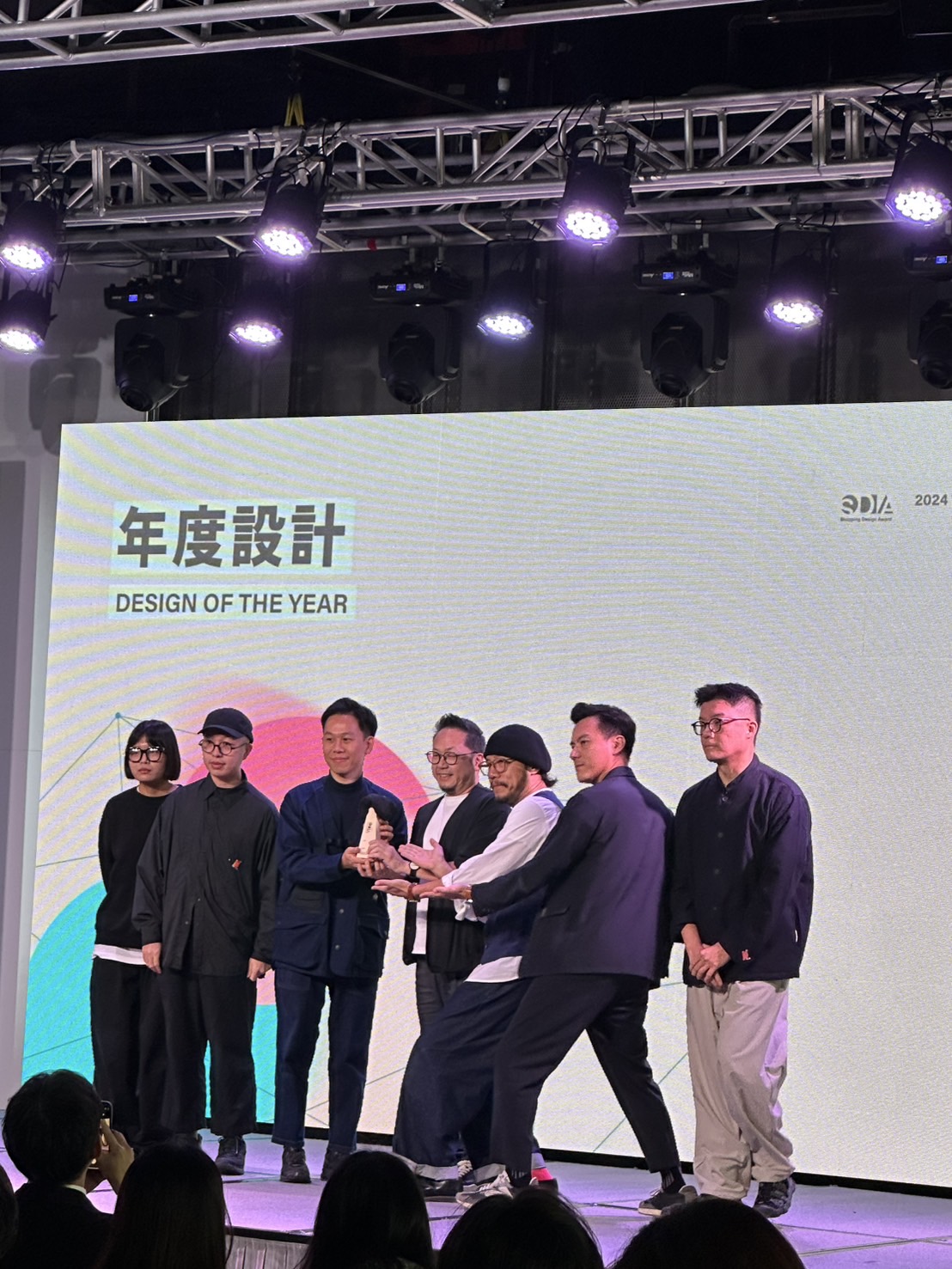 (圖)The 2024 Shopping Design Award (SDA) award ceremony was held at Syntrend Creative Park. The Taiwan sports imagery gifts designed and produced by the Sports Administration and the General Association of Chinese Culture won the 2024 Taiwan Design BEST100 