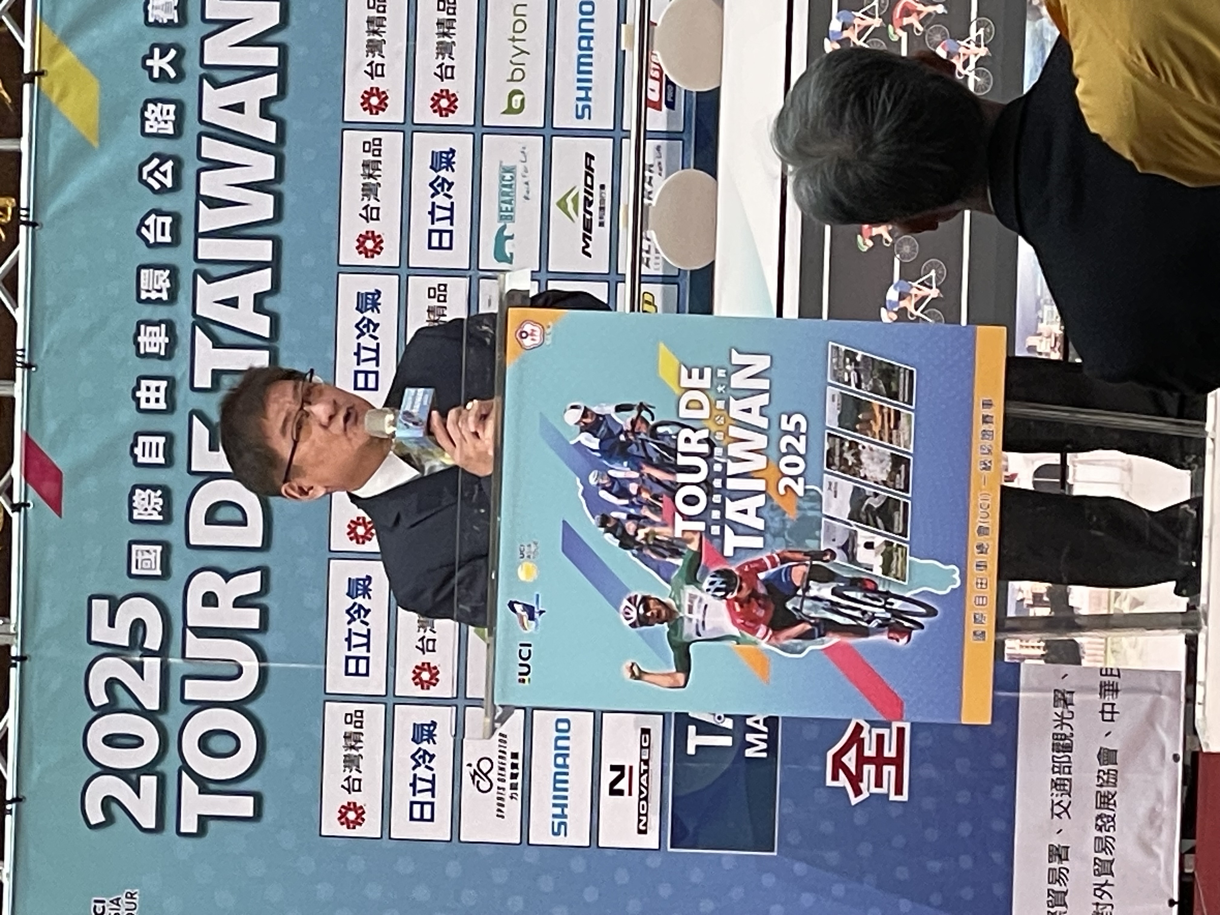 (圖)SA Deputy Director-General Hung Chih-chang attended the pre-race press conference for the Tour de Taiwan 2025. He thanked various agencies and local governments for their joint efforts in organizing the Tour and wished Taiwan’s riders good results and the event a smooth and successful outcome.