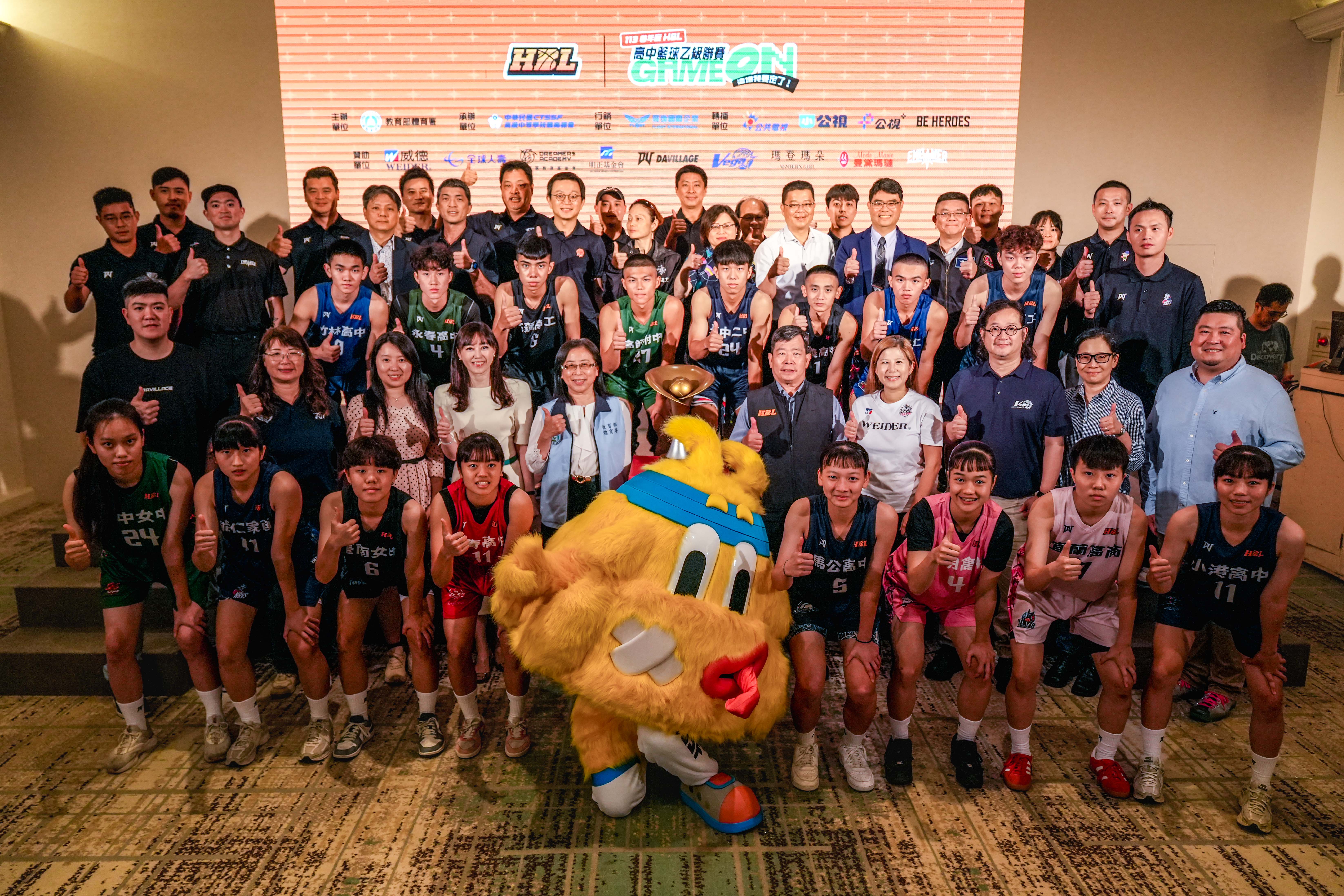 (圖)The 2024 HBL High School Basketball Division B Finals took place from May 13 to 17 at Banqiao Gymnasium, where the championship title was decided. On May 7, a press conference for the finals was held, bringing together the eight semifinalist teams—four men’s and four women’s teams—and inviting everyone to come and witness exciting basketball action.
