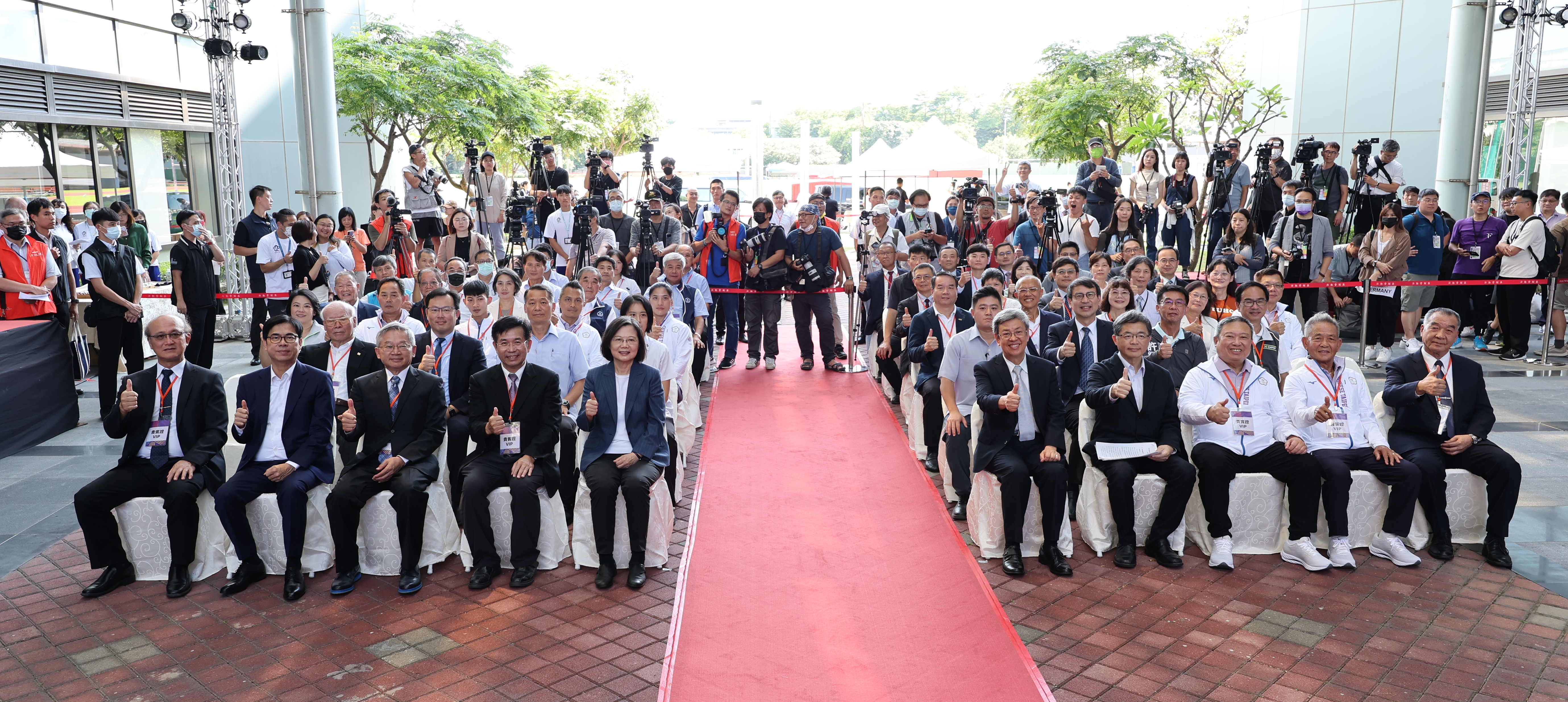 (圖)(附件照片2)1120916-1-President Tsai Ing-wen, Premier Chen Chien-jen, Minister Pan Wen-chung Administrative DeputyMinister of Education Lin Teng-chiao Director General Cheng Shih-chung and others attended theopening ceremony for the Taiwan Institue of Sports Science.