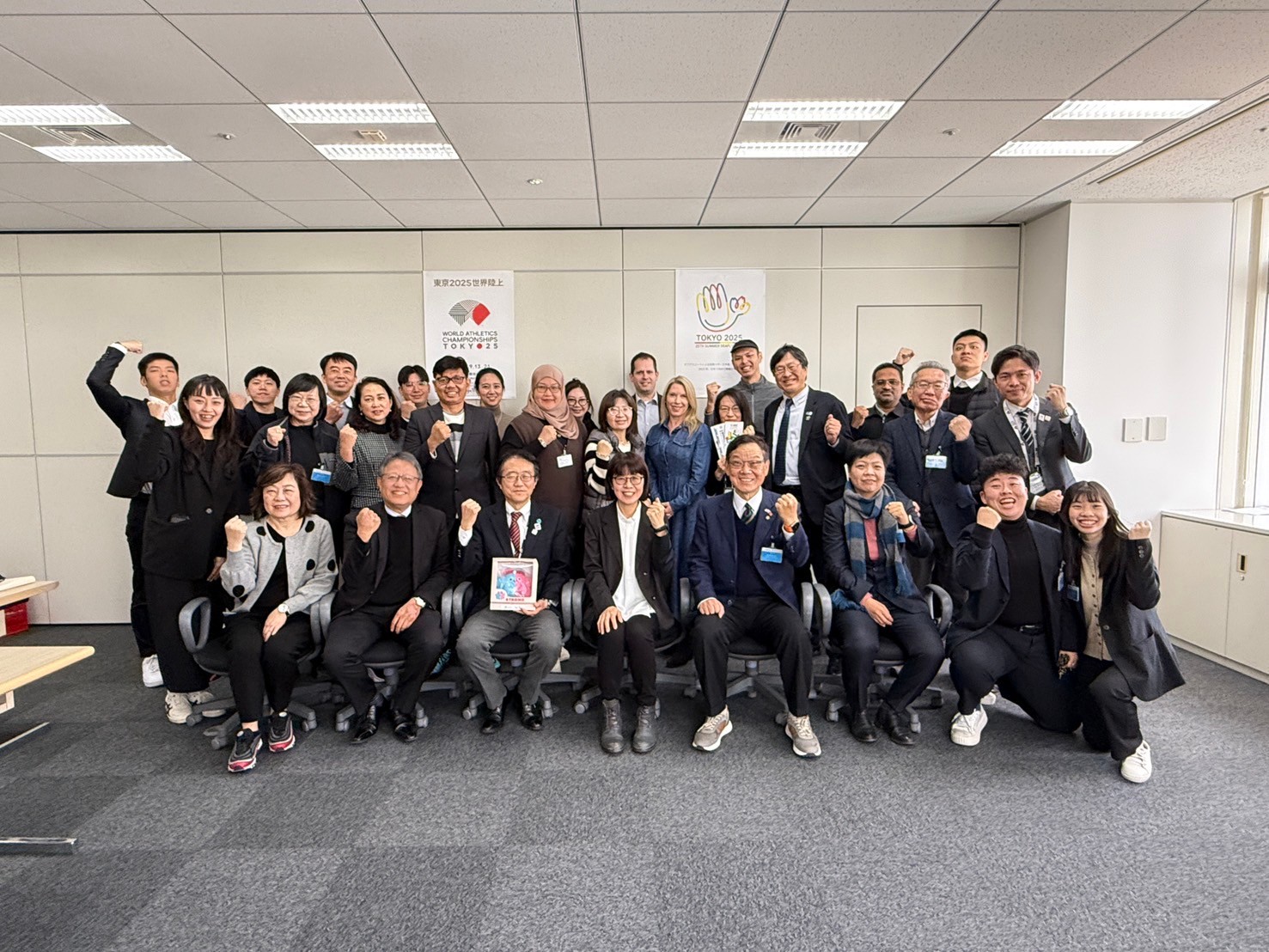 (圖)The SA arranged for APEC economy representatives to visit the Tokyo Metropolitan Government, Bureau of Citizens, Culture and Sports, where they were received by Deputy Director Toshihide Watanabe.