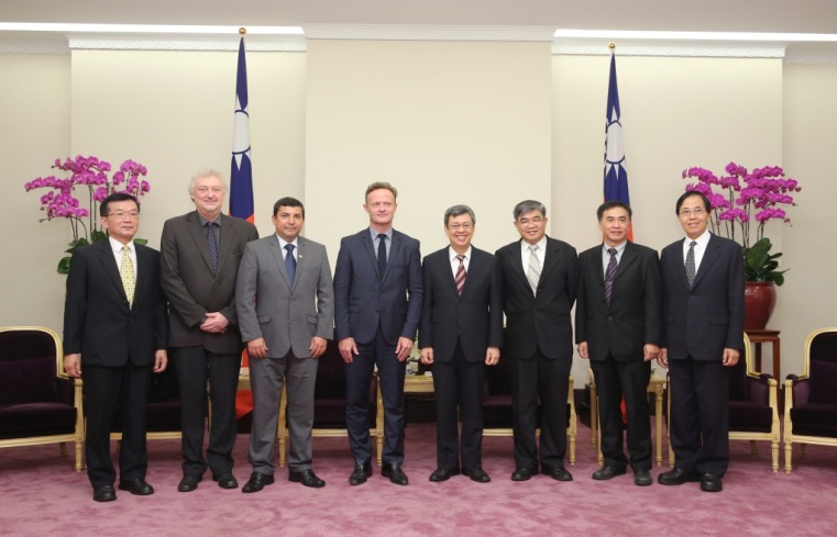 ISF晉見陳建仁副總統(左圖)ISF拜會教育部,由蔡次長清華代表接見,體育署及高中體總陪同