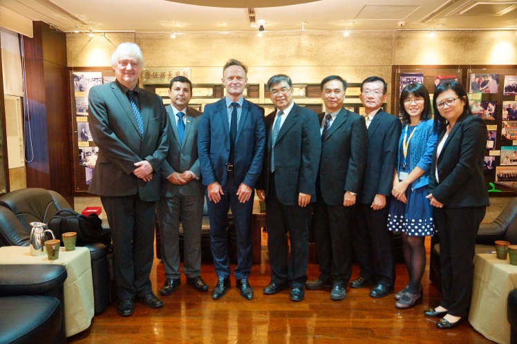 ISF晉見陳建仁副總統(左圖)ISF拜會教育部,由蔡次長清華代表接見,體育署及高中體總陪同