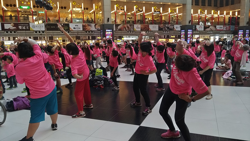 WOMEN GET MOVING/New immigrant women participated at the Taipei Main Station Aerobic Party.